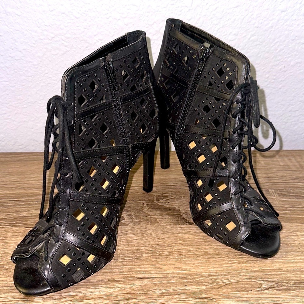 NWOT Gianni Bini Peep Toe Bootie